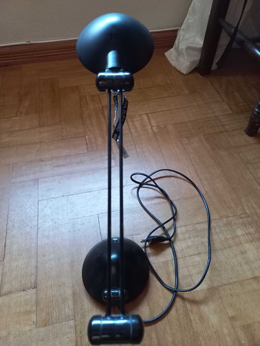 Candeeiro de secretária muito prático