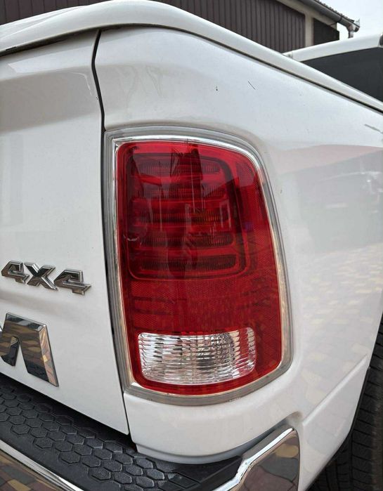 Lampa dodge ram tył