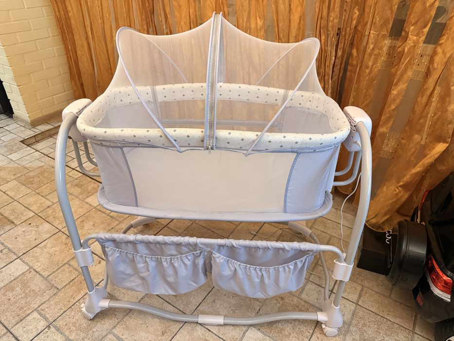 Приставне ліжечко з заколисуючим центром Mastela