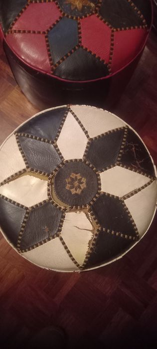 2 pufs em pele para estufar