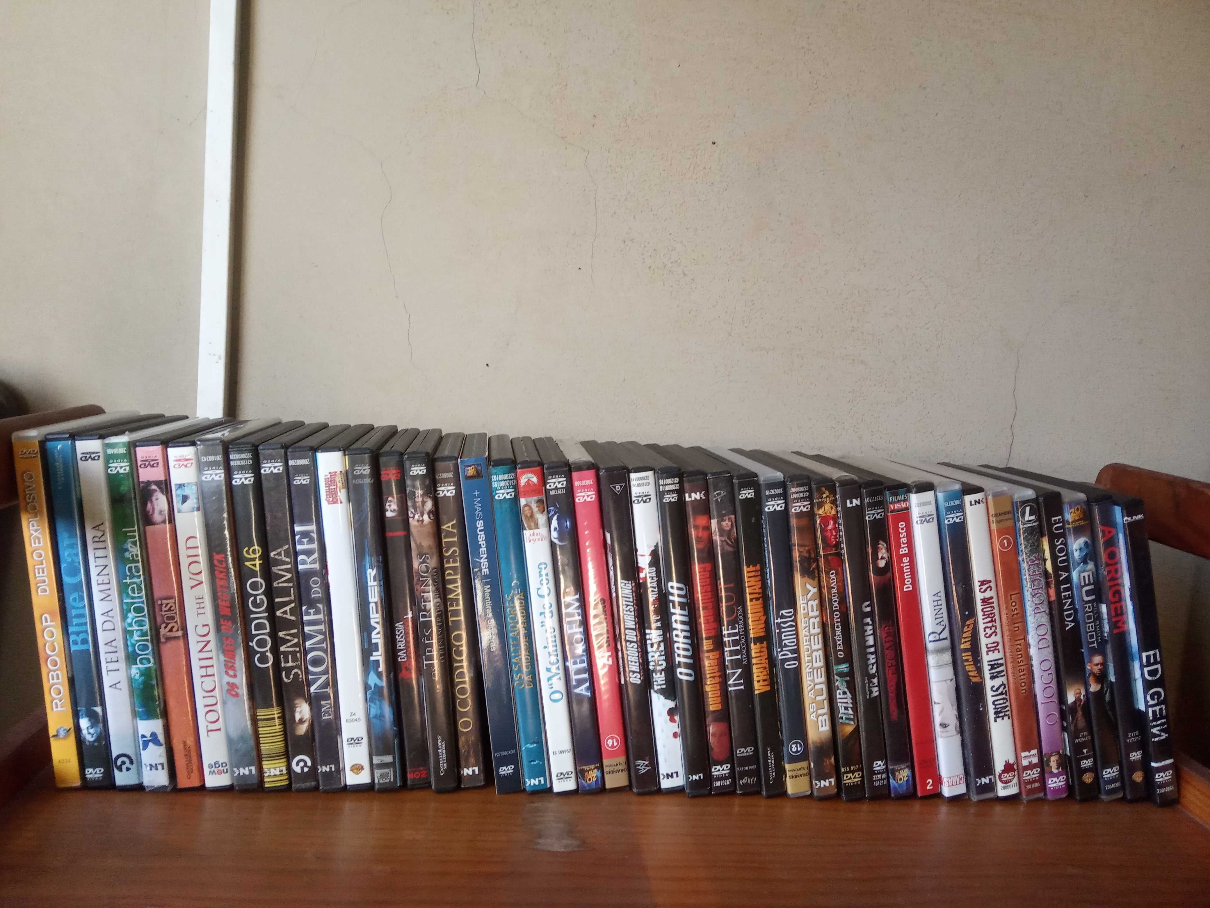 Conjunto de 130 DVDs. Preço mínimo -  conjunto.