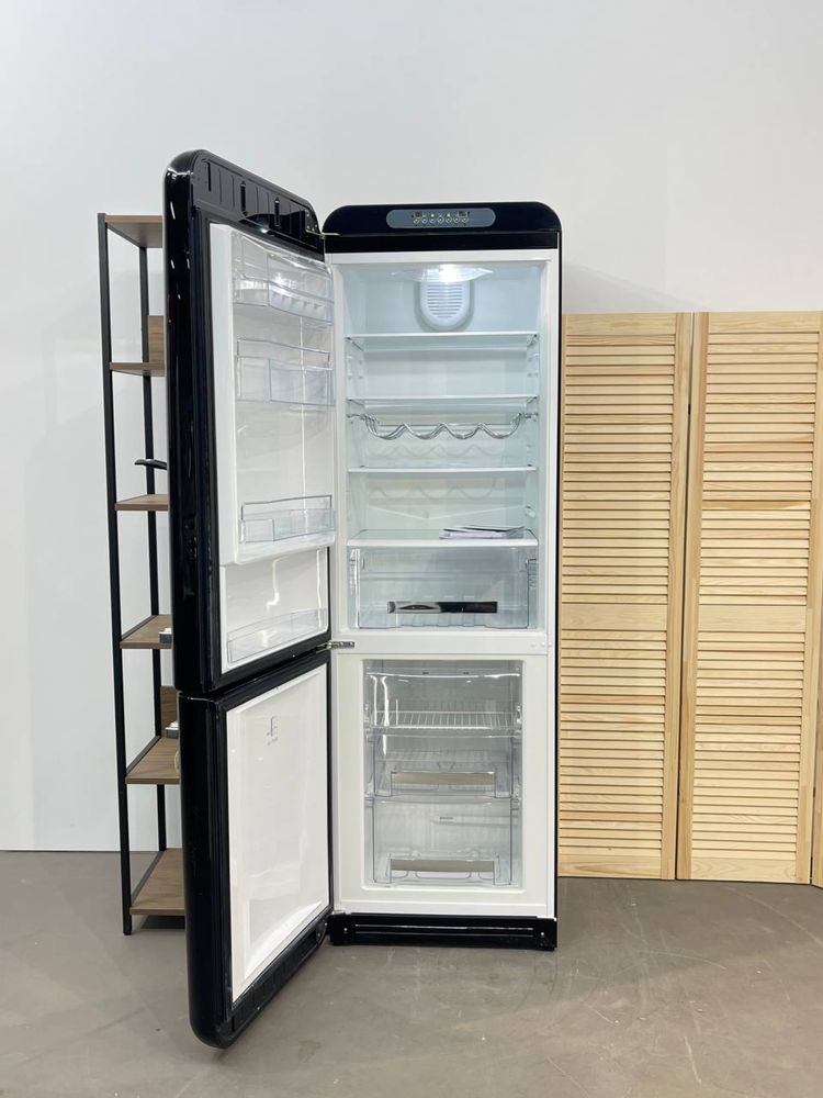 Двохкамерний холодильник Smeg FAB32 у чорному кольорі Led-підсвітка