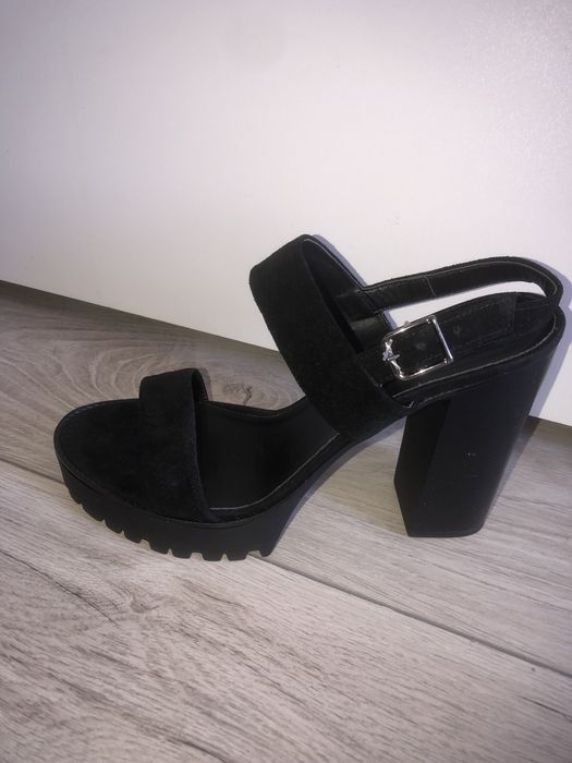 Buty czarne na platformie