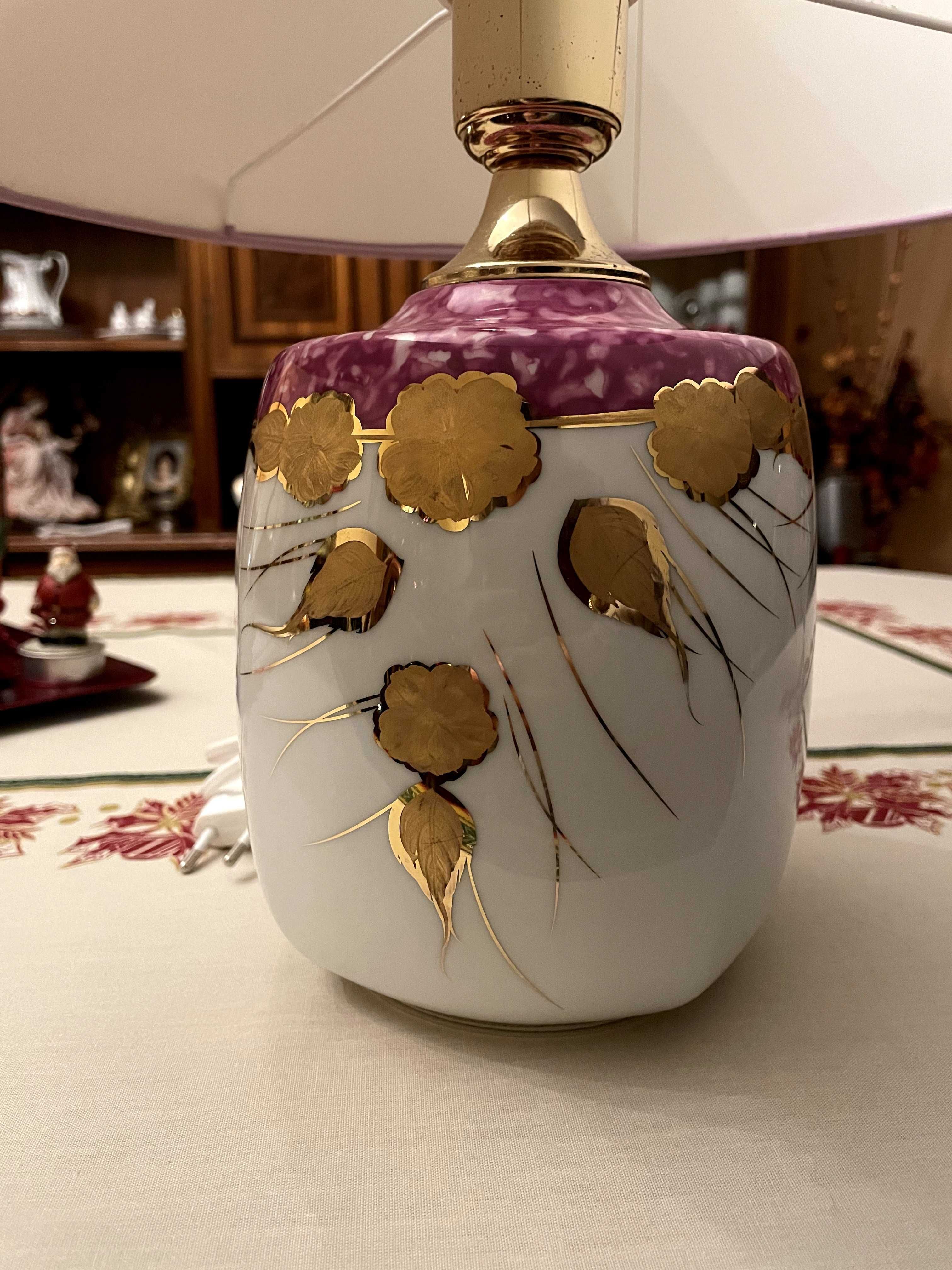 Abajur Lilás com detalhes em Dourado