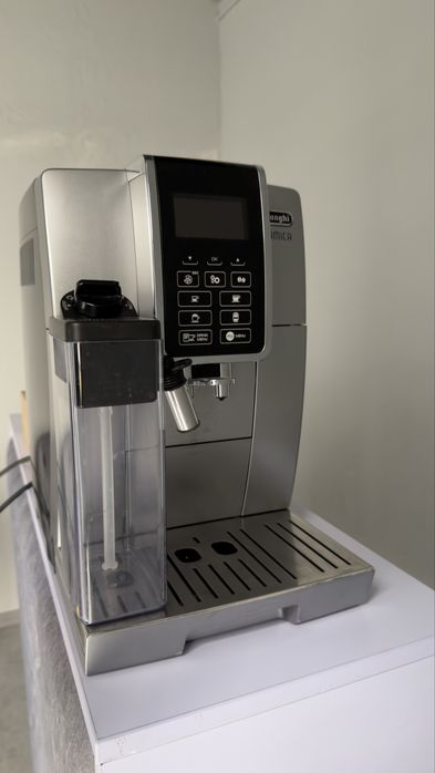 Кофемашина кавомашина delonghi dinamica