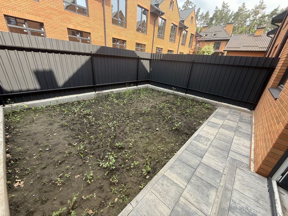 Таунхаус в центрі Ірпеня! Окремий двір!