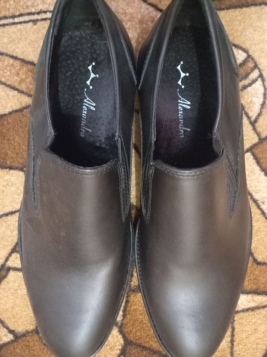 Продам чоловіче взуття