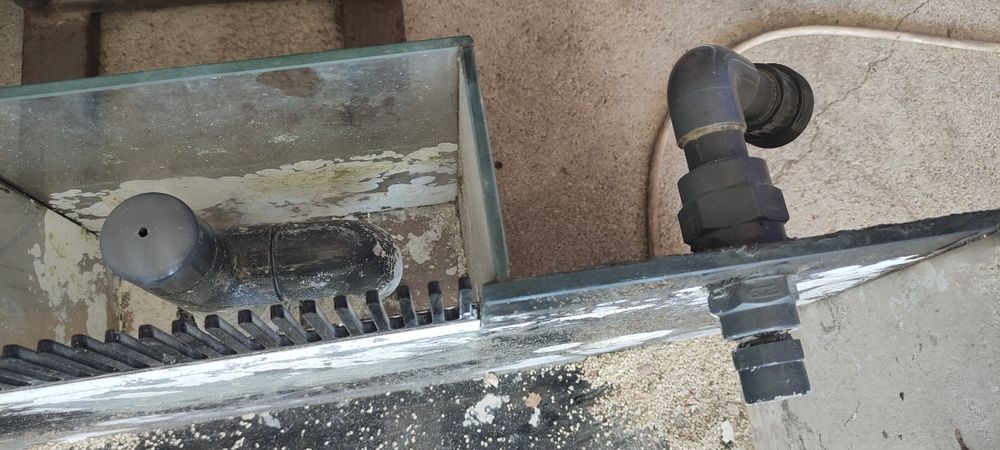 Aquário usado 60x40x30 (8mm) com caixa exterior para ligação a sump.
