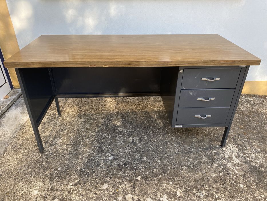 Secretaria com gavetas