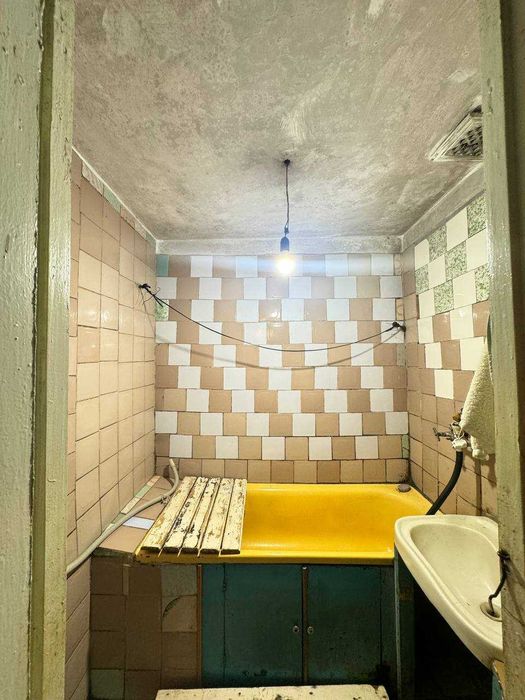 Продаж просторої 4 кім. квартири в Мукачево, мік-н Росвигово!