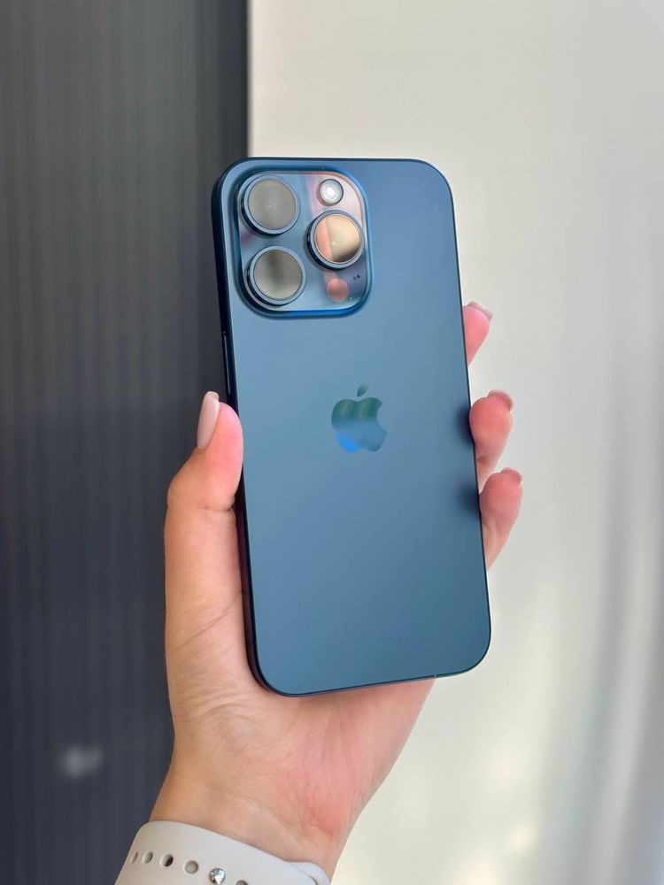 Б/у Apple iPhone 15 Pro Max Natural/Black/Blue256 gb