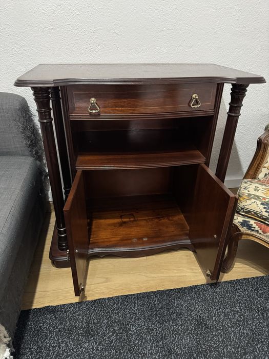 Móvel Clássico em Madeira com Gaveta e Armário – 77x41x77 cm