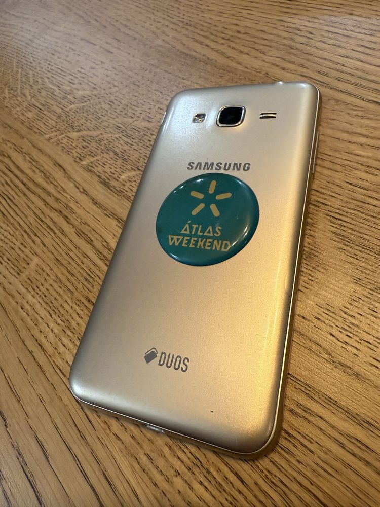 Телефон смартфон Самсунг Samsung Galaxy J3 SM-J320H