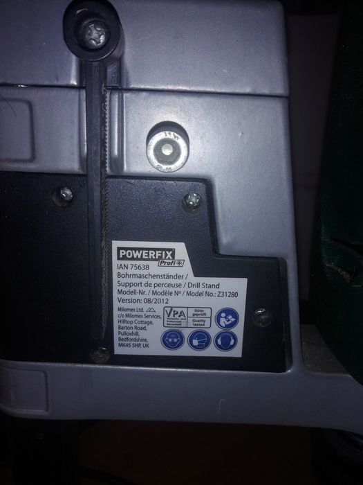 Wiertarka Bosch na statywie z imadłem