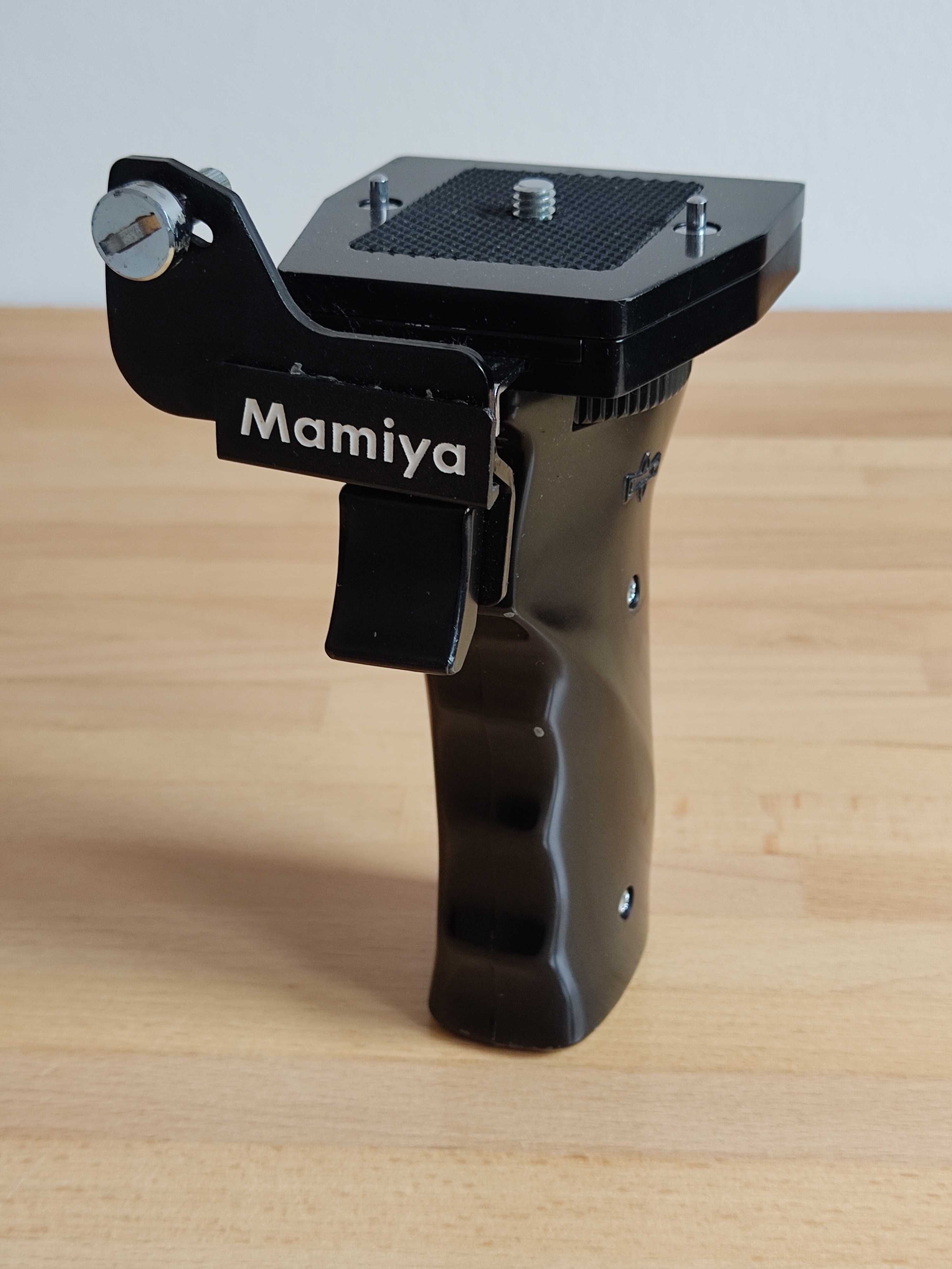 Mamiya RZ67 Polaroid Back + Pistol Grip