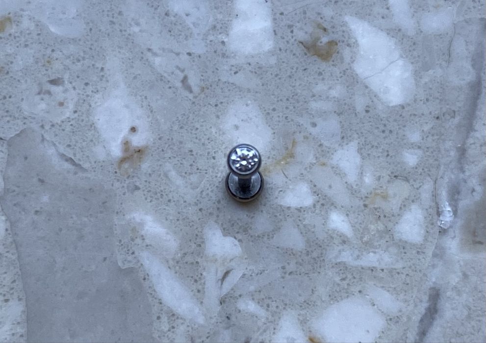 push in Labret 6 mm Minimalizm 20 G Unisex piercing tytam