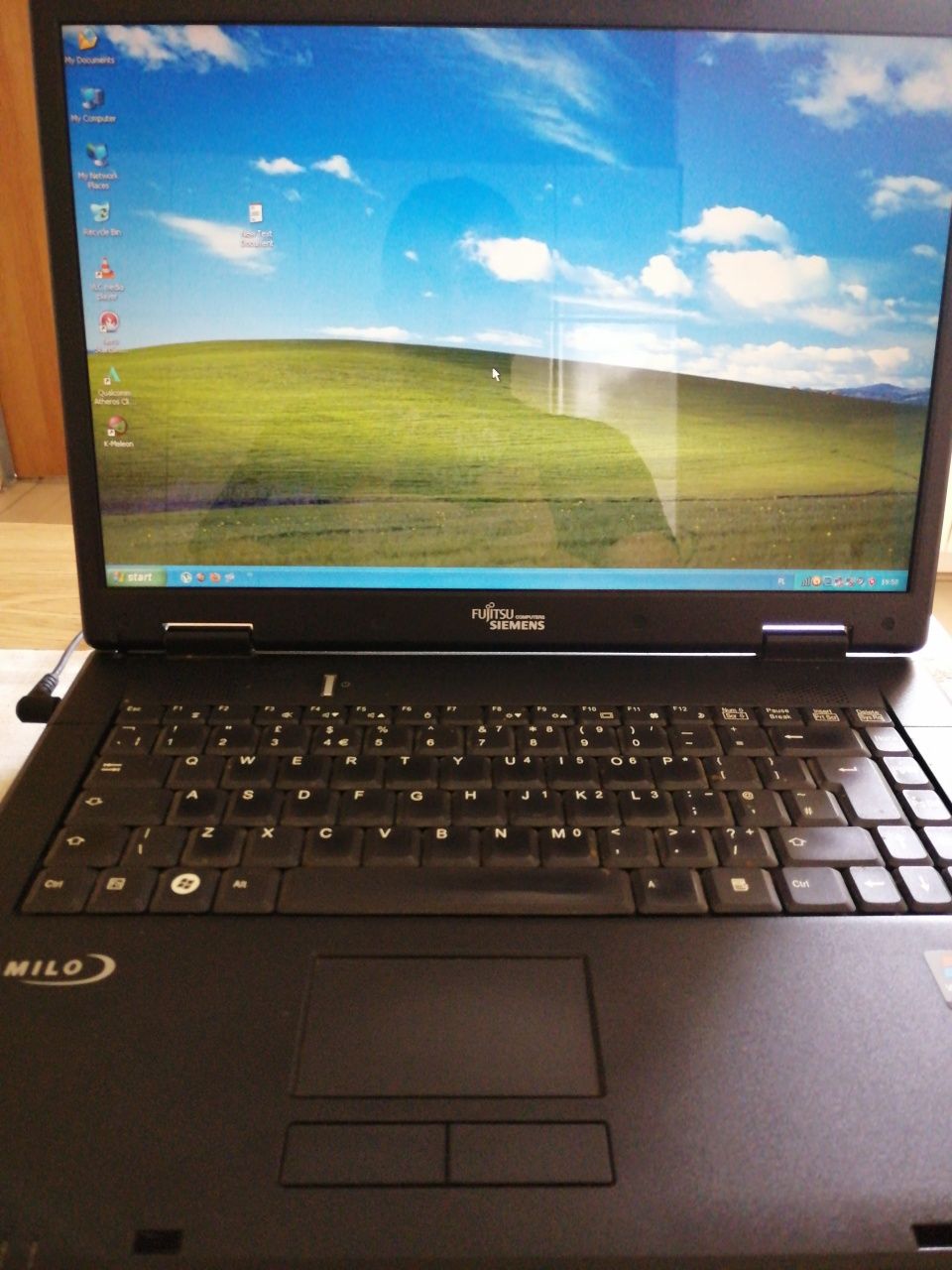 Zadbany Laptop Fujitsu Siemens Amilo Li 2727. Model MS 2228.