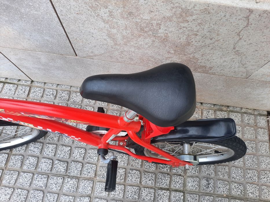 Bicicleta de menino Cars