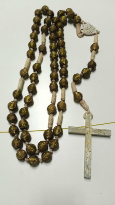 Terço em tamanho grande pintado à mão