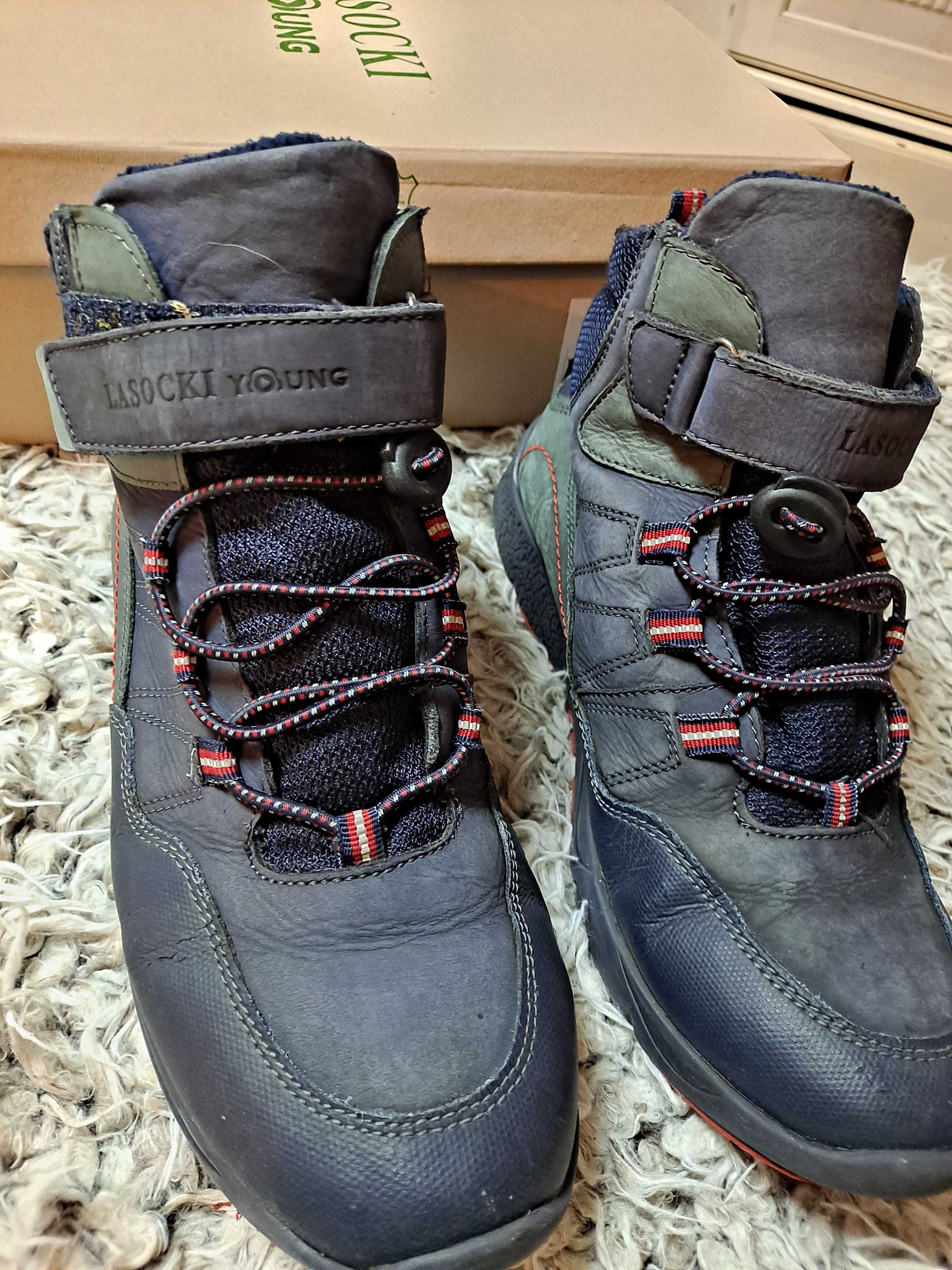 Buty zimowe chłopięce.