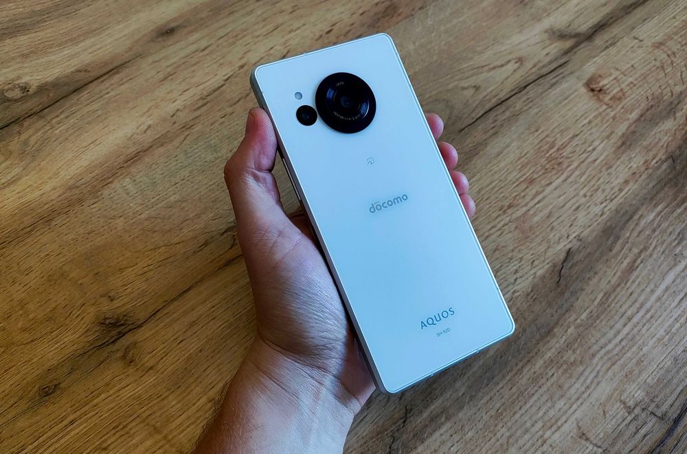 Протиударний смартфон Sharp AQUOS R8 (2sim,4570ma,6.4" 240гц,IP68,NFC)