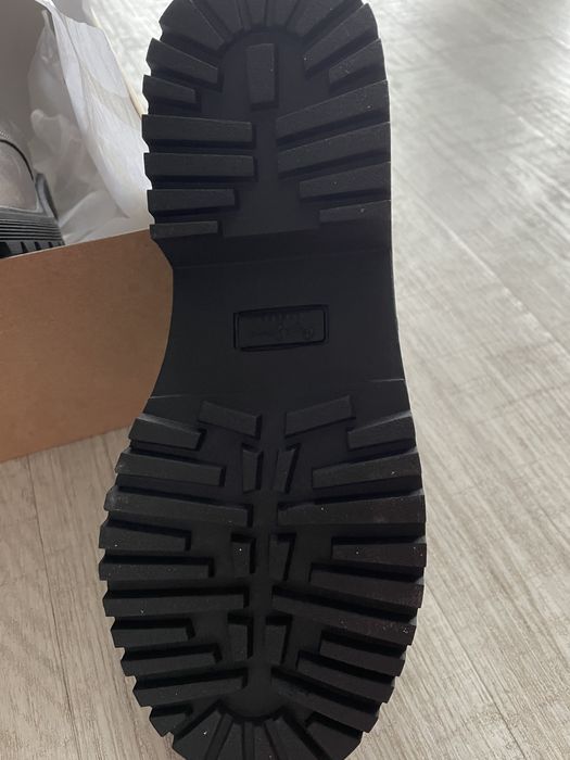 Продам чоботи для дівчини