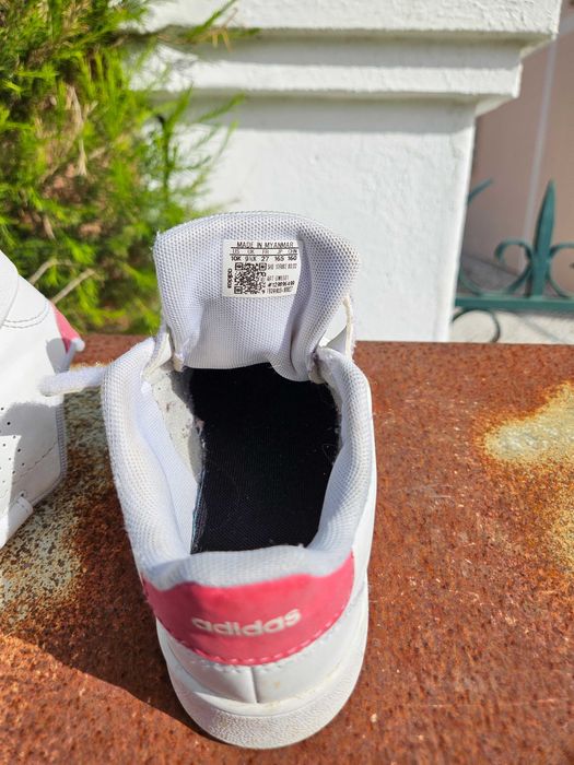 Sapatilhas adidas 27 e 28