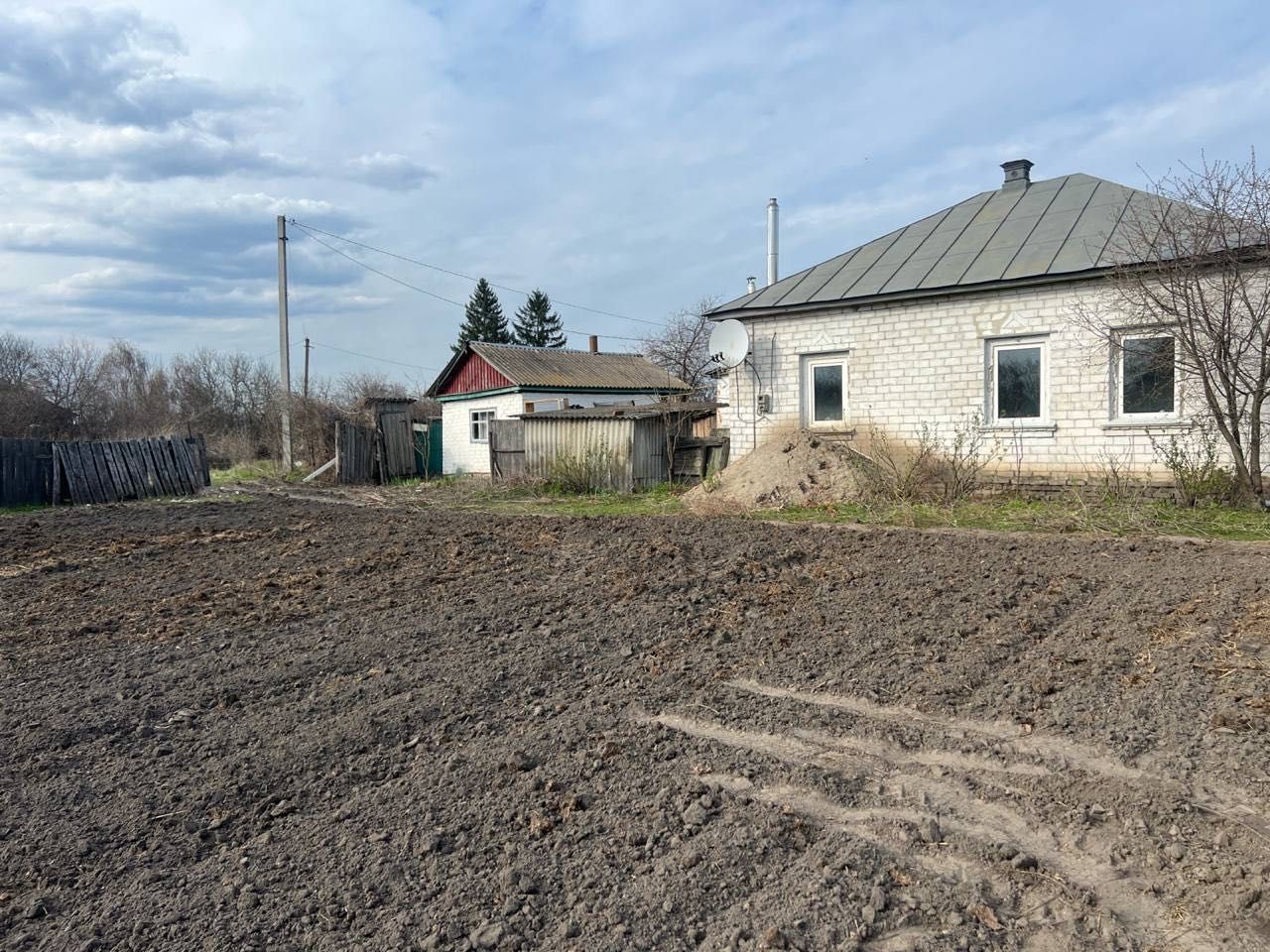 Продам будинок з ремонтом і великою ділянкою