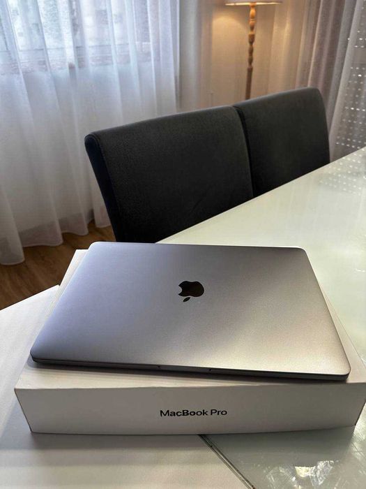 MacBook Pro 13” (2019) 8GB - funciona bem mas ecrã com cores alteradas