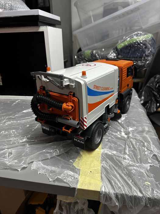 Bruder - MAN Tgs varredor