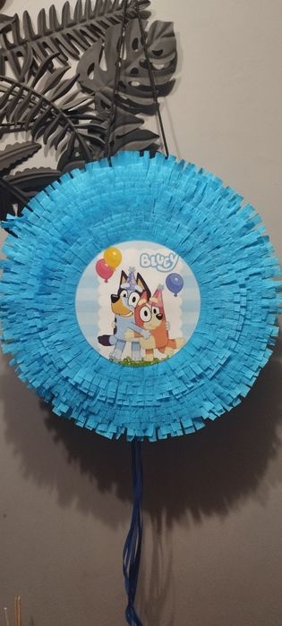 Piniata Bluey 45x 45x 8 cm