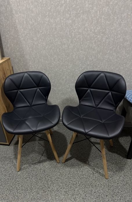 Продам стулья в кабинет, кухню