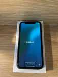 iPhone 11 64Gb + etui spigen