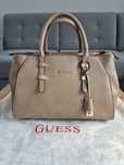 Piekna torebka Guess