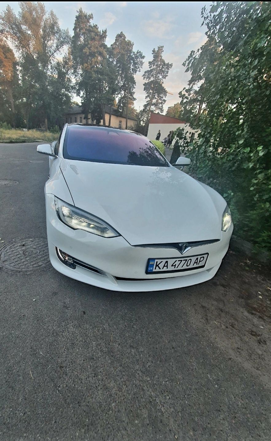 Продаю улюблену Tesla model s 100 D