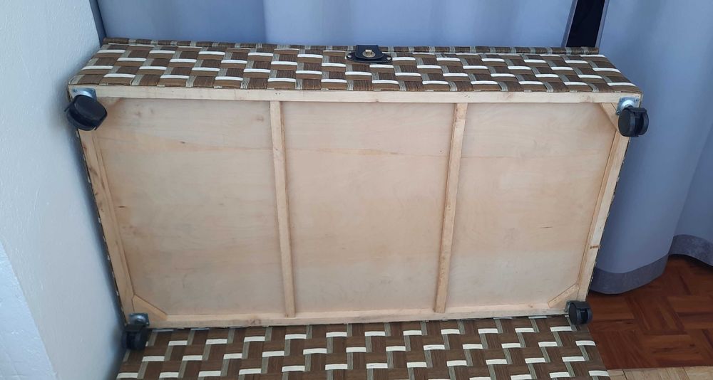 Arrumação fácil com rodas.