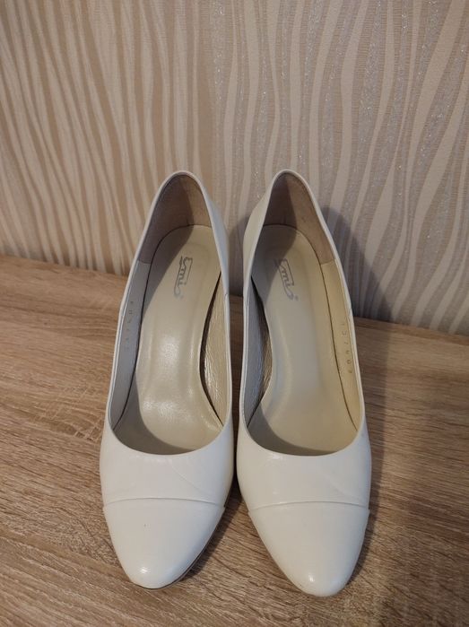 Buty skóra rozm. 39 kolor ecru