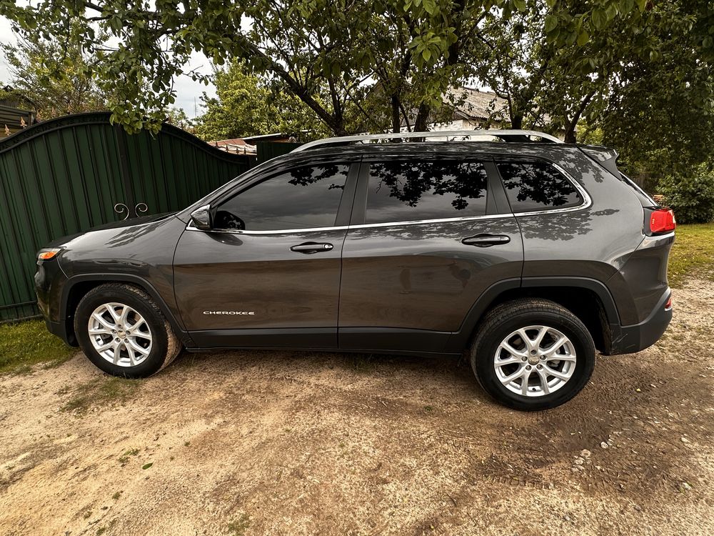 Продам Jeep Cherokee