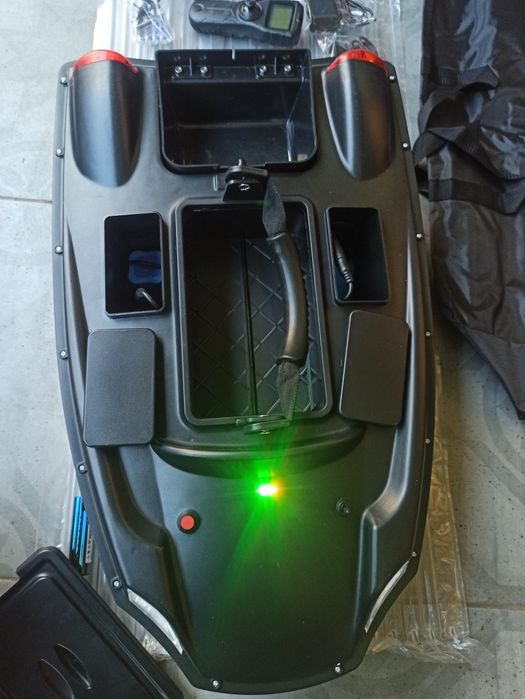 Карповий Кораблик для прикормки, завозу снастів.