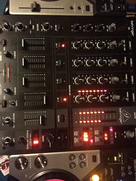 Behringer 4-Channel Mixing Console64283989511555121