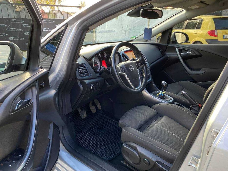 Продам Opel Astra 2015 1.6 Дизель , обслужена.