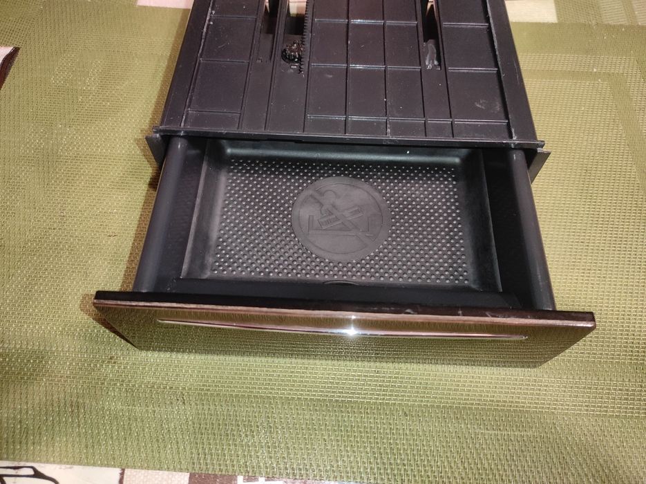 Бардачок  Шкода Суперб 1