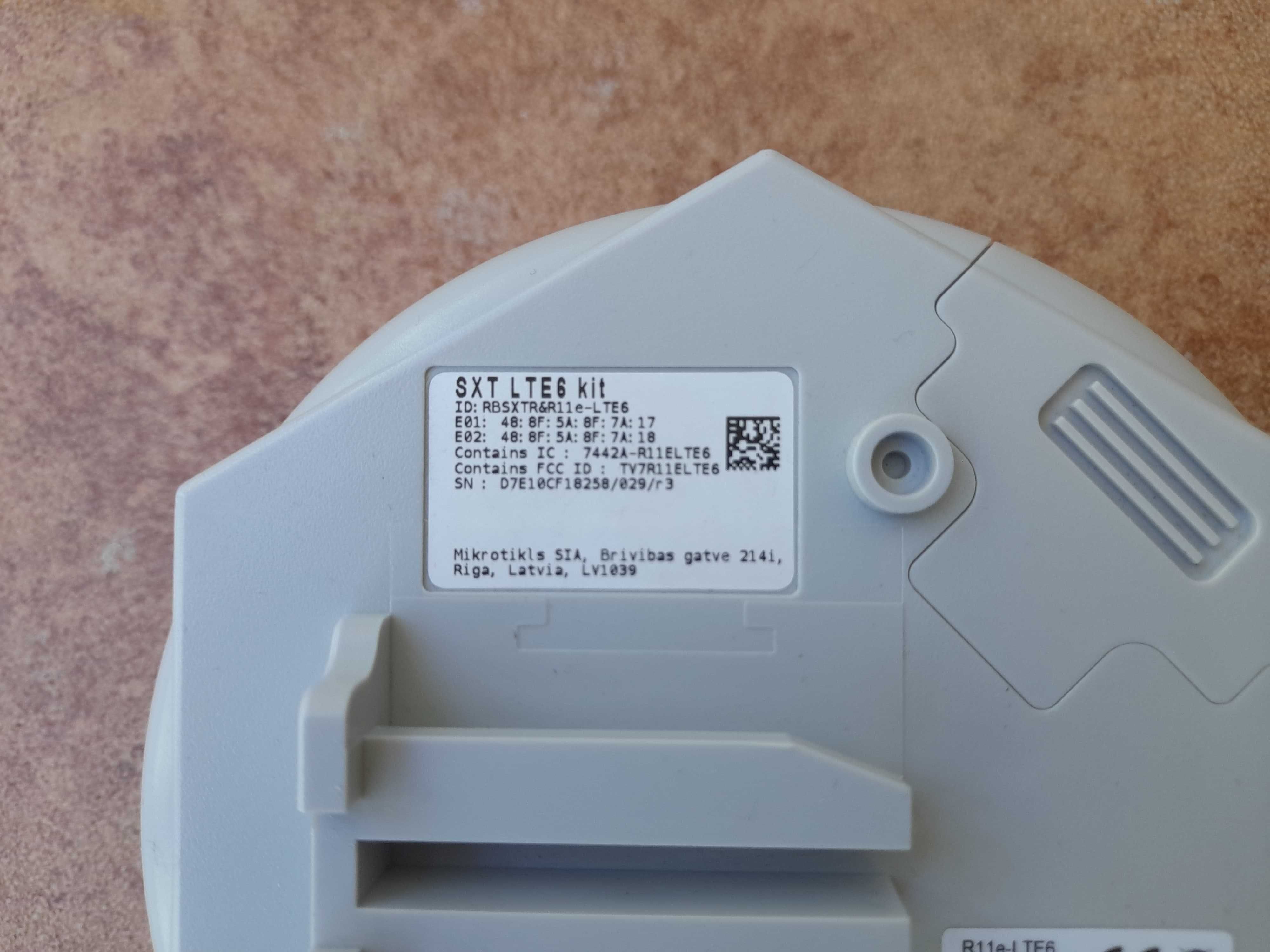 Точка доступу MikroTik SXT LTE6 kit LTE 3G