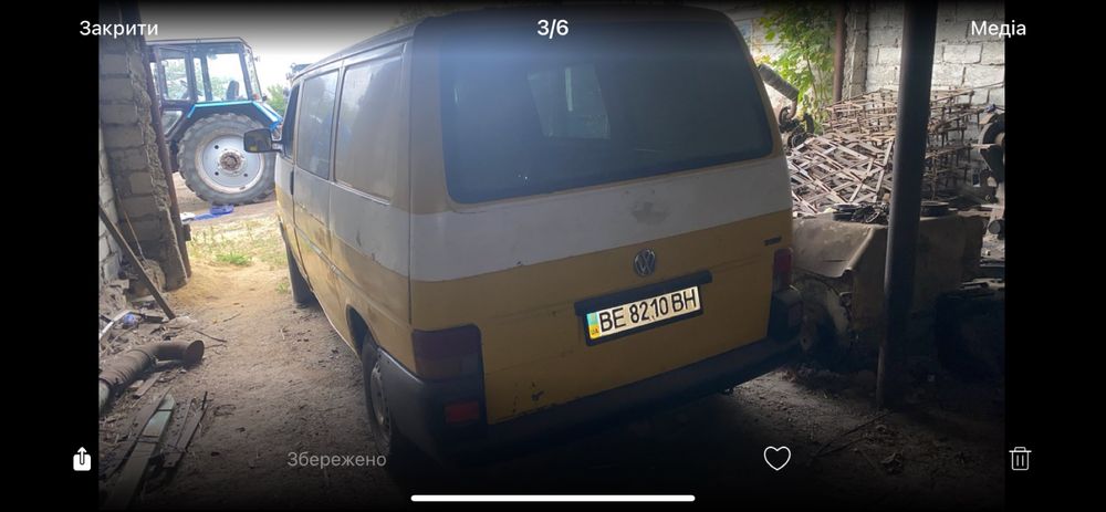 Грузовий мікроавтобус на ходу-в робочому стані