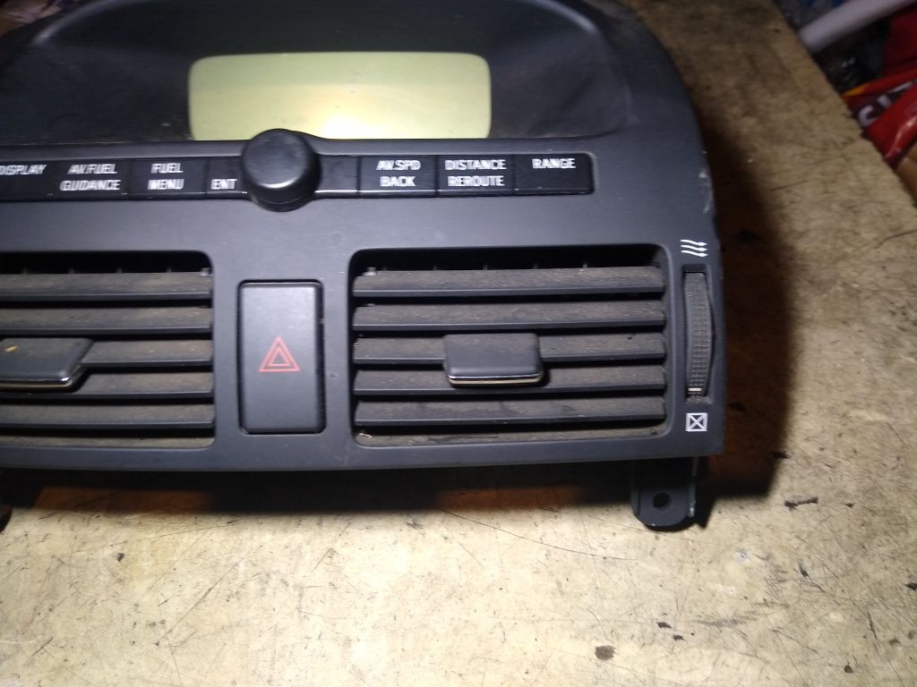 Wyświetlacz radia obudowa kratki panel Toyota Avensis t25 oryginał kom