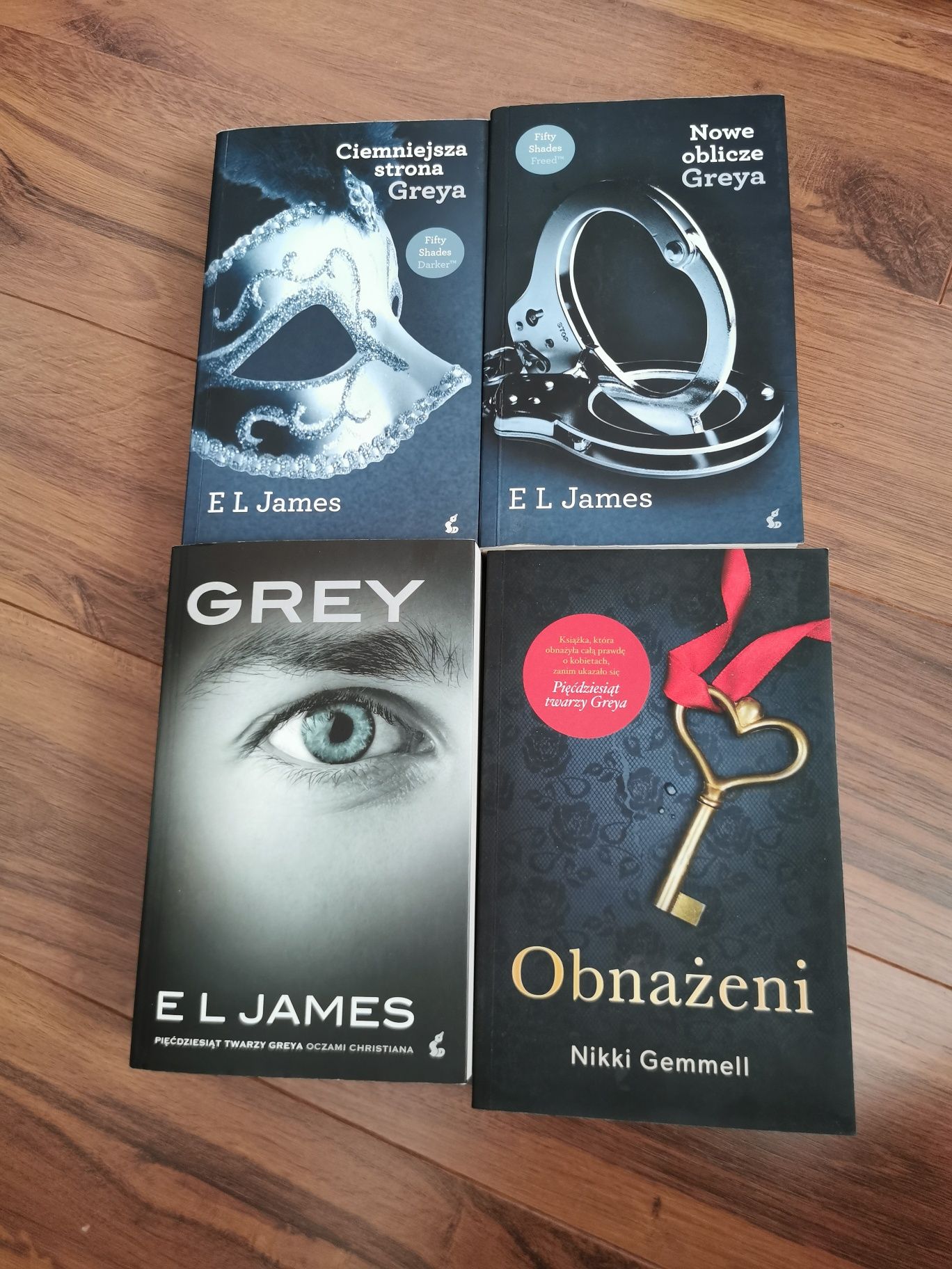 Grey  El James, Obnażeni Nikki Gemmell