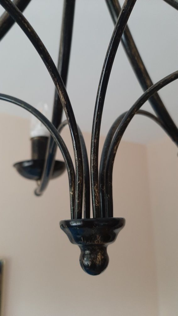Zyrandol  lampa wiszaca Luca na lancuchu  swiece 6szt jak nowy. Z tej