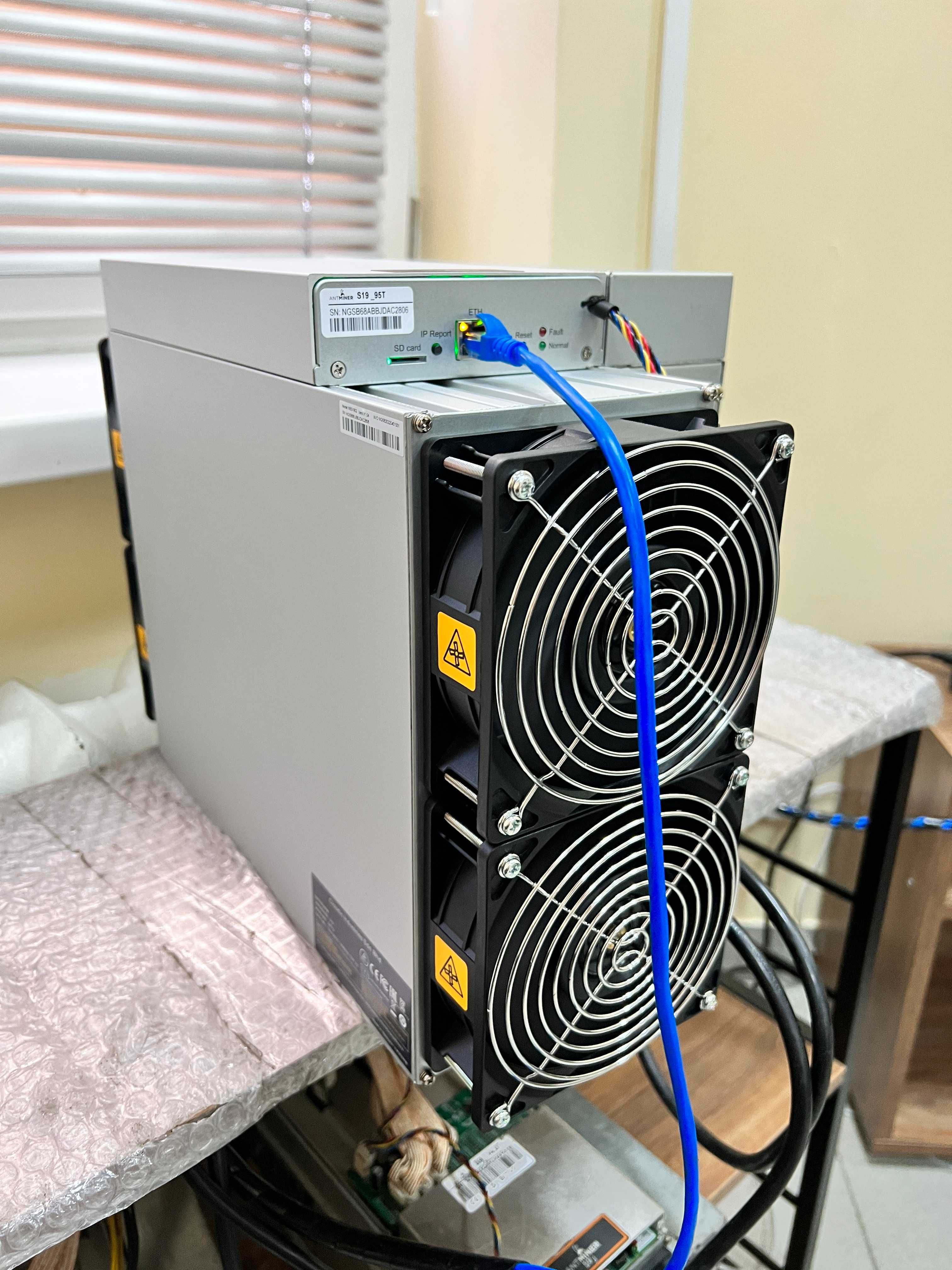 Б/в Майнери Asic Bitmain Antminer S19j Pro 100 Th (126 ч) 3100 Вт