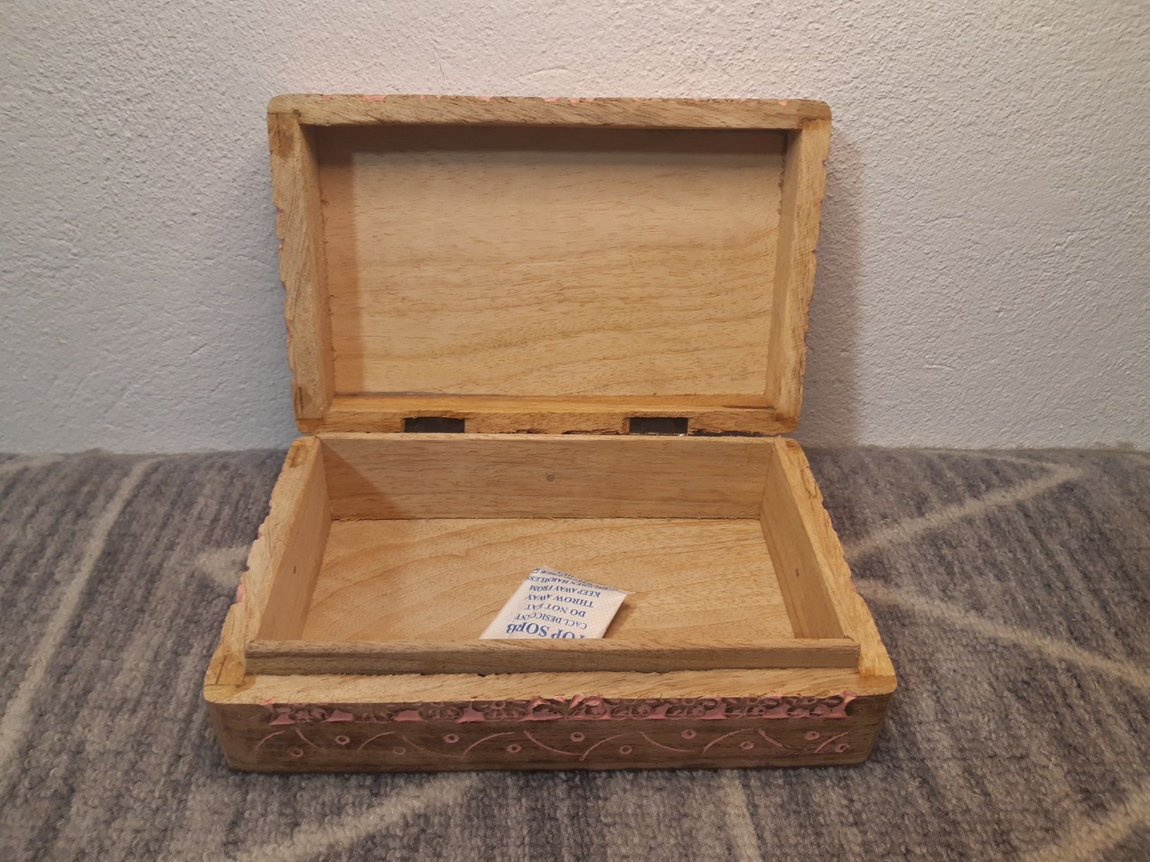 drewniana szkatułka pudełko ręcznie zdobiona