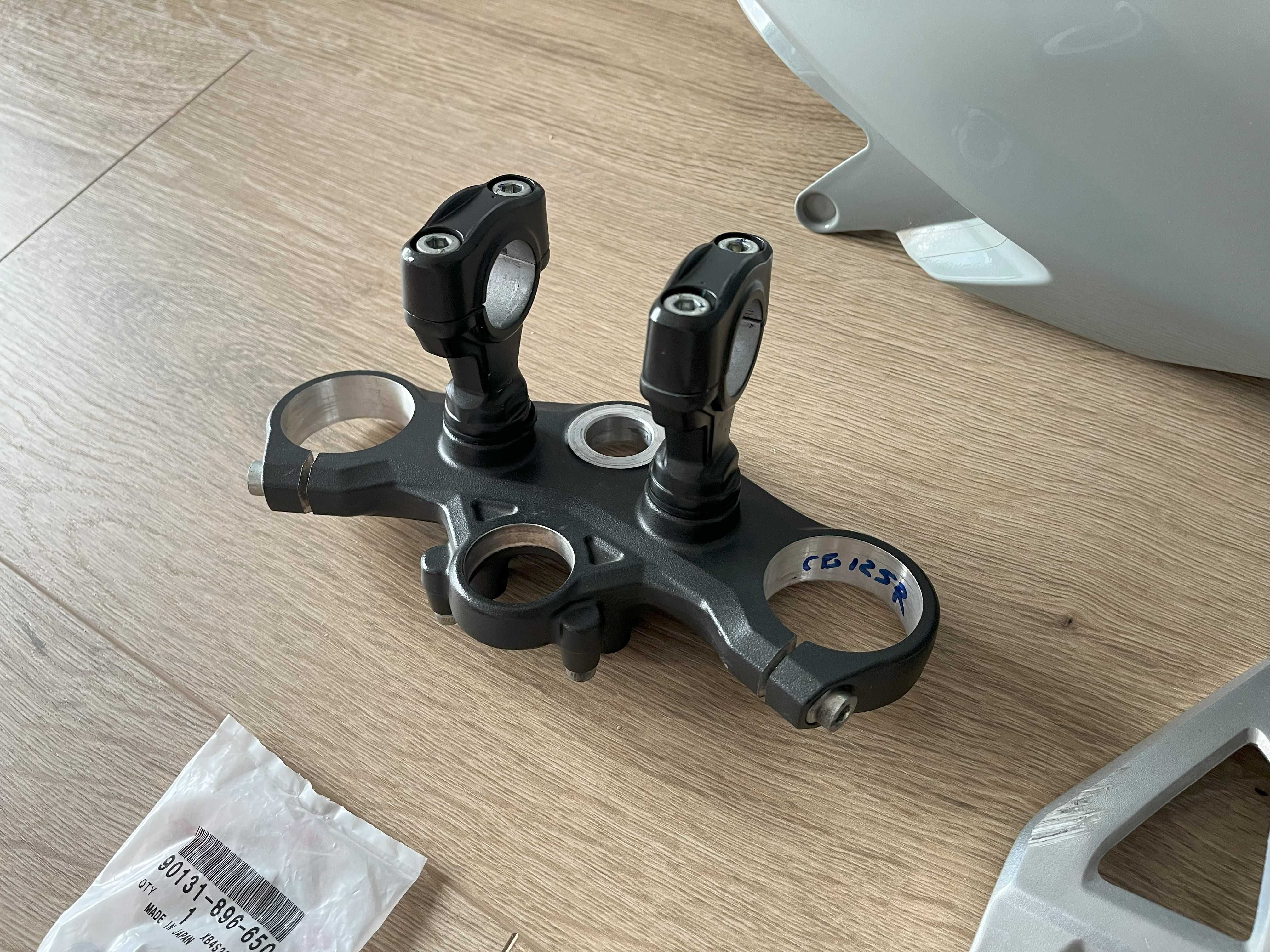 Honda CB125R 2021r części owiewka półka set